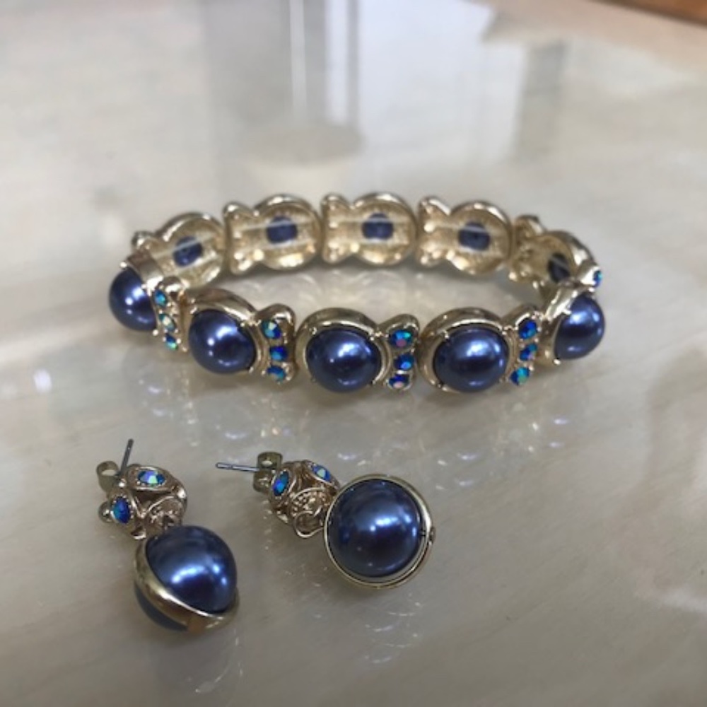 Coldwater Creek Blue Drop Earrings and Stretch Bracelet Set